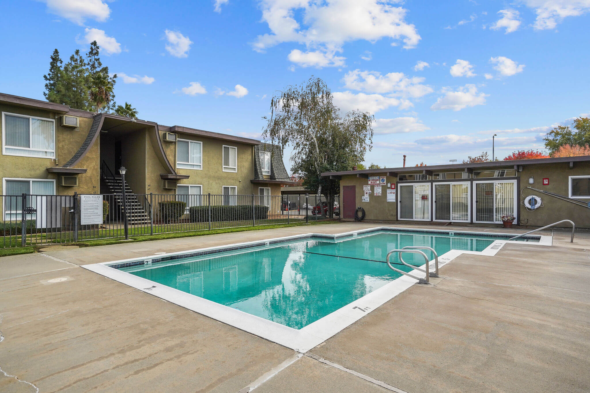 Photos · El Mercado Apartments